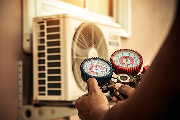 Professional Emergency Hvac technician working in Aledo, TX